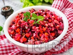 Руска салата с кисело зеле, бял боб от консерва, мариновано червено цвекло и чесън - снимка на рецептата